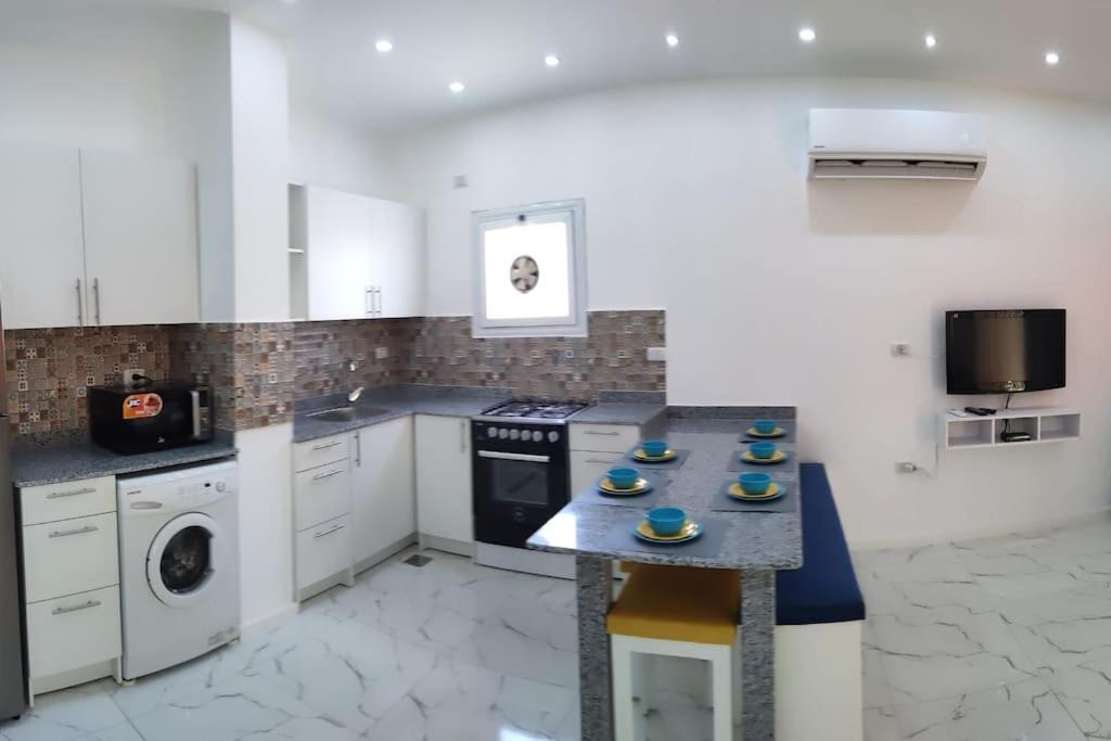 With Breathtaking 's View With 2 Bedrooms Apartment *